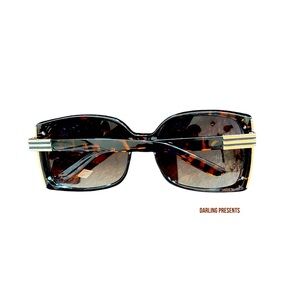 SQUARE TORTOISE SHELL FRAMES WITH GOLD ACCENT SUNGLASSES UNISEX COLOR BROWN